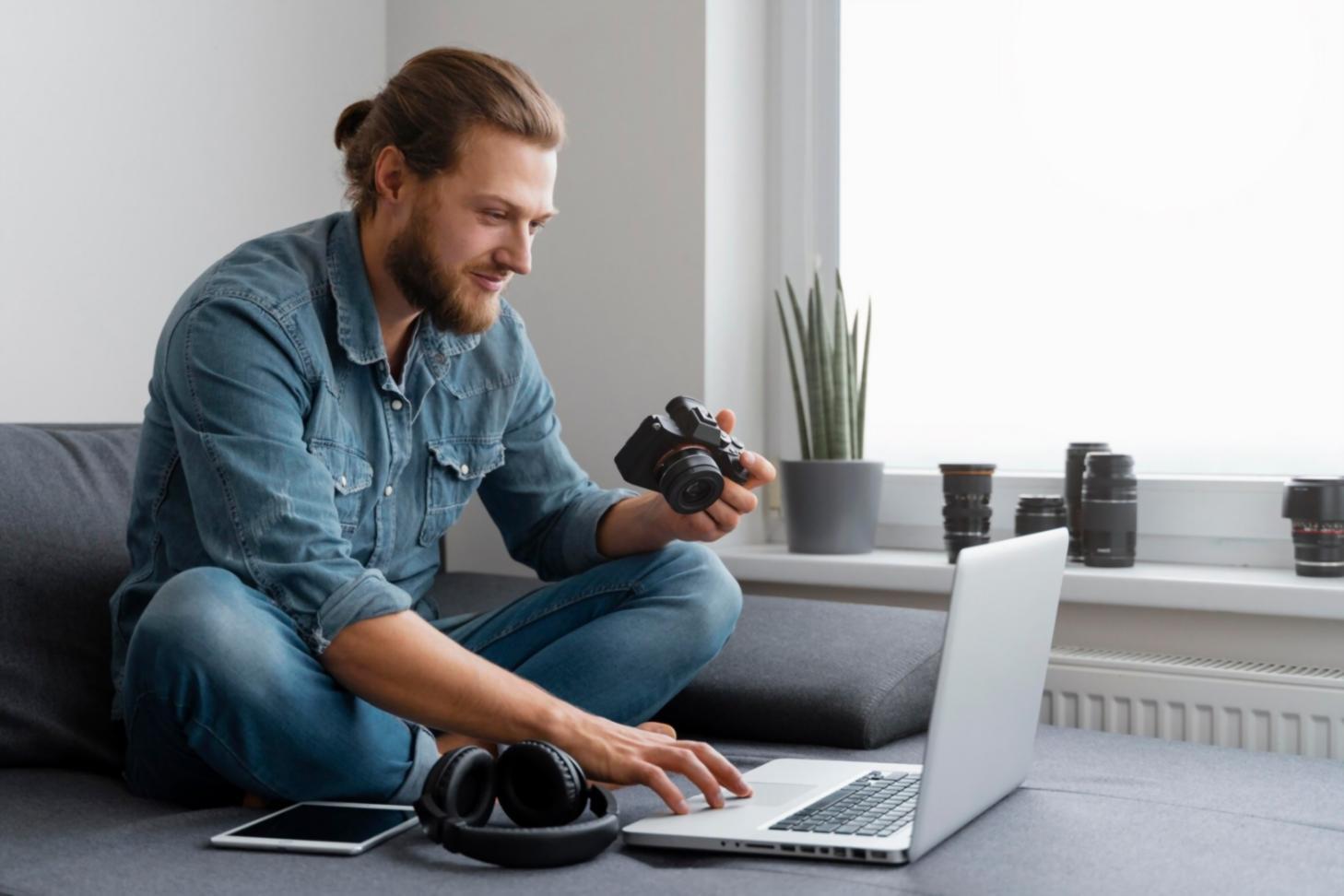 Espace de travail collaboratif avec analystes financiers travaillant sur des données