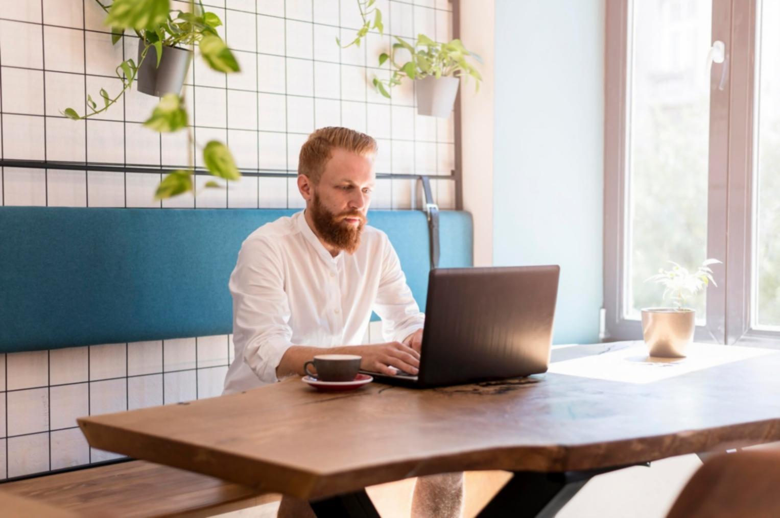 Équipe kamivolira lors d'une session de travail collaboratif